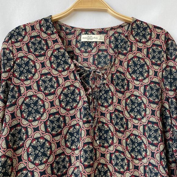 Abercrombie & Fitch Boho Top Women M Red Black Medallion Cottagecore Bell Sleeve - Picture 4 of 10